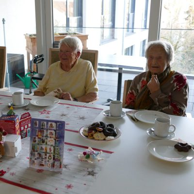 Bewohnerinnen beim Adventsstündle