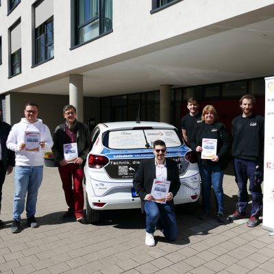 Dank und Übergabe der Urkunden an die Sponsoren des Fahrzeugs